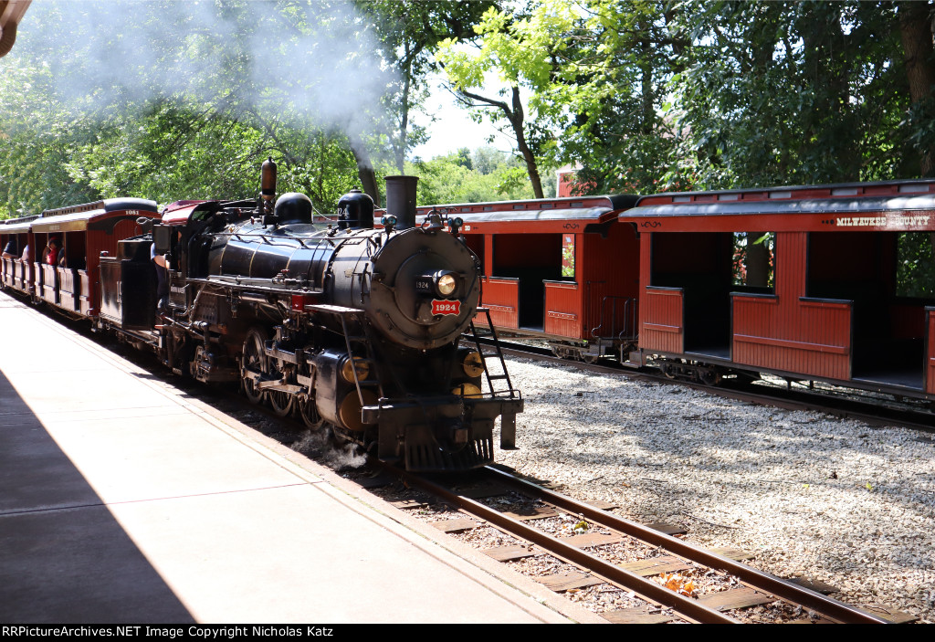 Milwaukee County Zoo Railway #1924